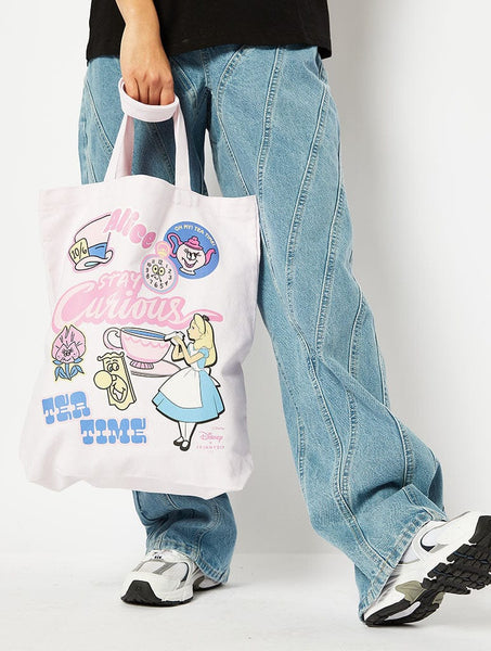 https://www.skinnydiplondon.com/cdn/shop/files/disney-alice-in-wonderland-tea-time-tote-bag-bags-skinnydip-london-30628618862679_grande.jpg?v=1692755708